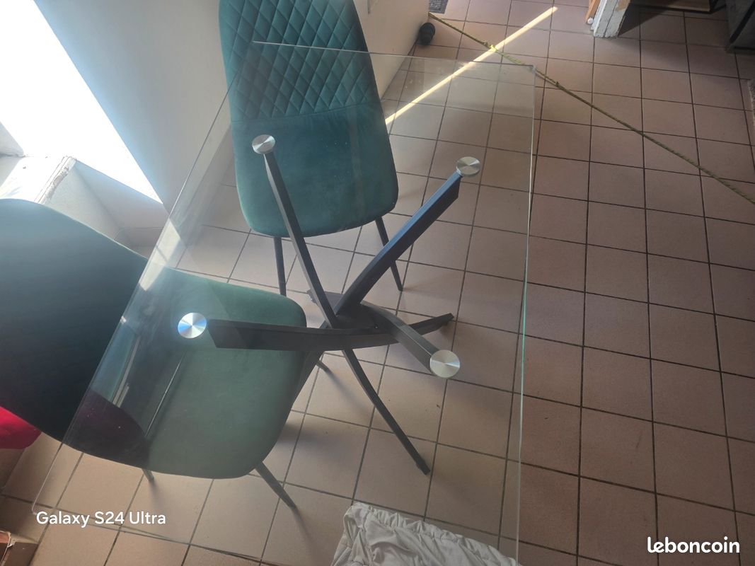 Table a manger en verre (image 1)