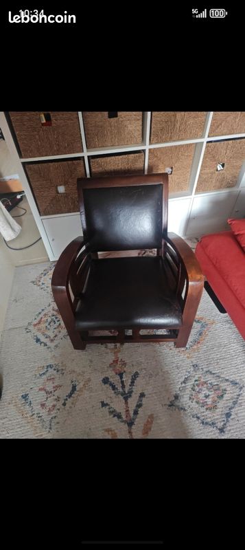 Fauteuil cuir et bois (image 1)