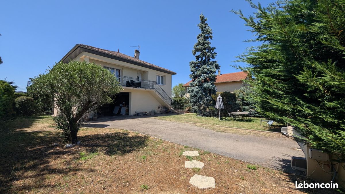 Maison 5 pièces 222 m² · à Décines-Charpieu · 222 m² · 540 000 €