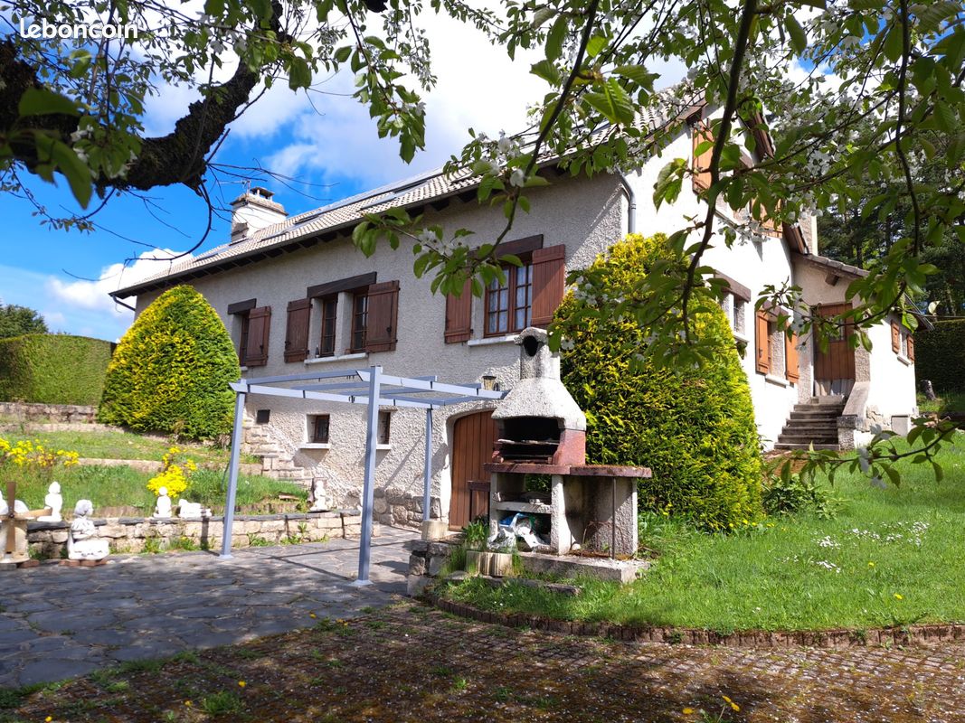Maison 9 pièces 190 m² · à Le Chambon-sur-Lignon · 190 m² · 299 000 €