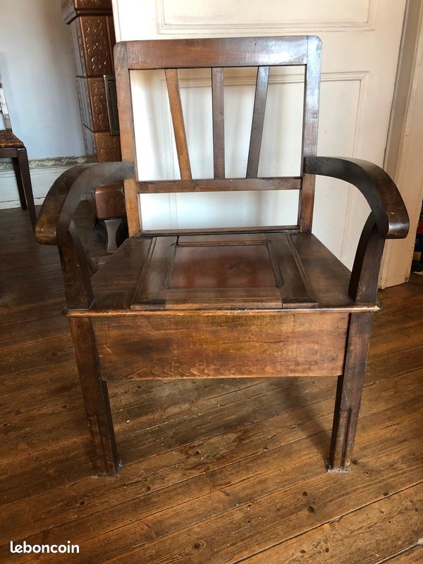 Chaise percée (image 1)