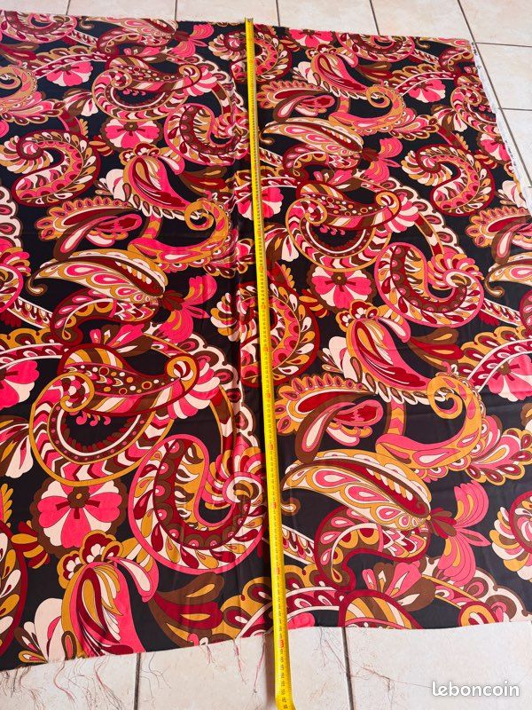 Coupon de satin 1m55*1,50m motifs cachemire (image 3)