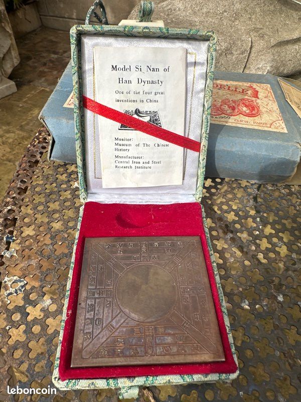 Modèle ancien chinois “Si Nan” – Ancêtre de la boussole – Coffret d’origine (image 1)