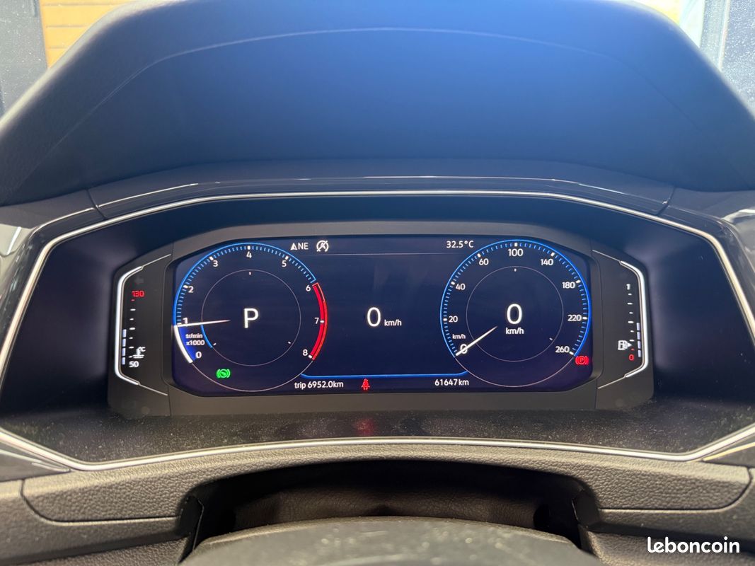 VOLKSWAGEN T-ROC 1.5 TSI 150 EVO Start/Stop DSG7 Carat Exclusive / Entretien Exclusif Volkswagen / Toit Ouvrant (image 29)