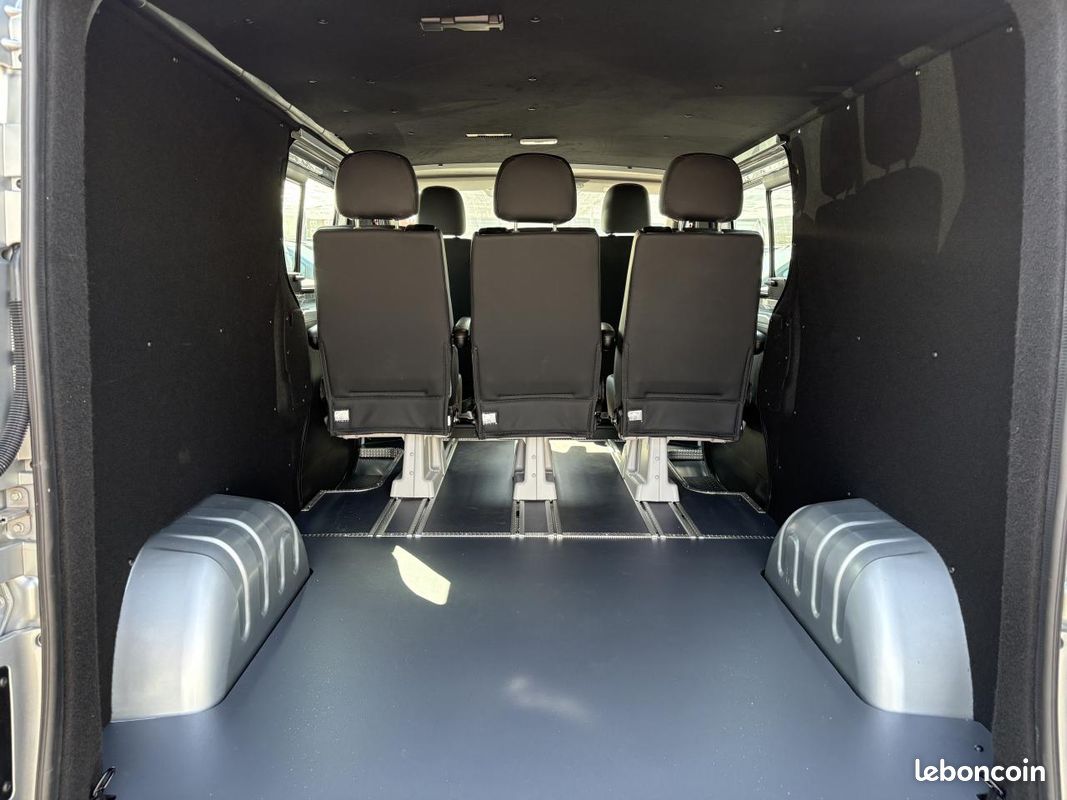 Renault trucks trafic l2h1 3t blue dci 150 bva9 double cabine sieges demontables 5pl gsr2 exclusive (image 19)