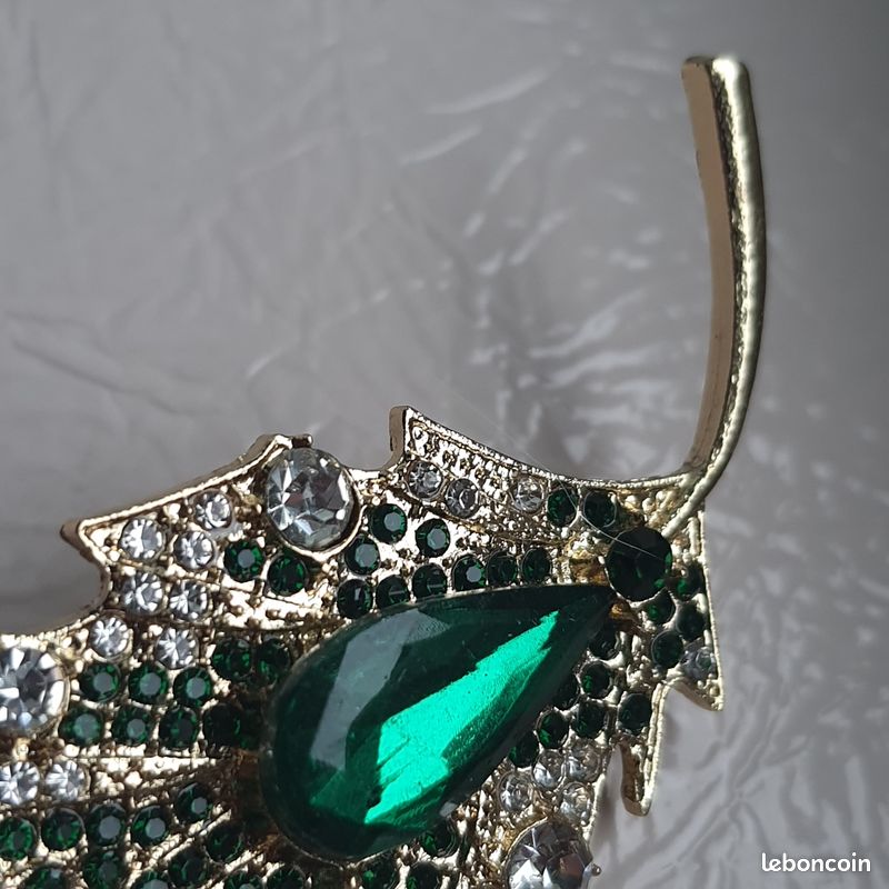Broche Feuille En Alliage Doré Avec Cristal Vert - Occasion Bon état - Bijou Fantaisie