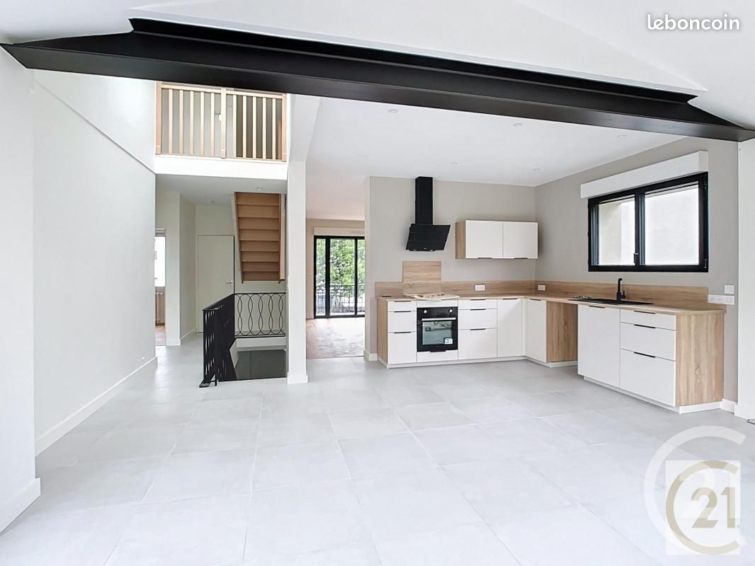 Maison 6 pièces 141 m² · à Carquefou · 141 m² · 2 368 €
