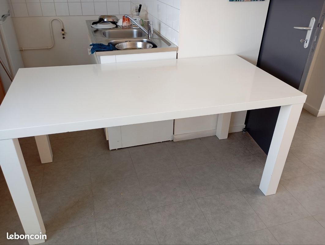 Table blanche (image 2)