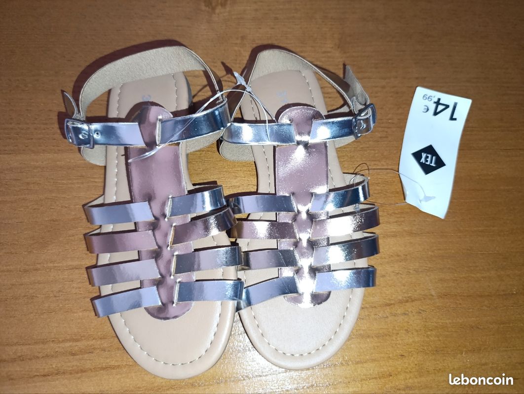 M47: Sandalettes fille pointure 31 neuves avec étiquette( Fleur) (image 1)