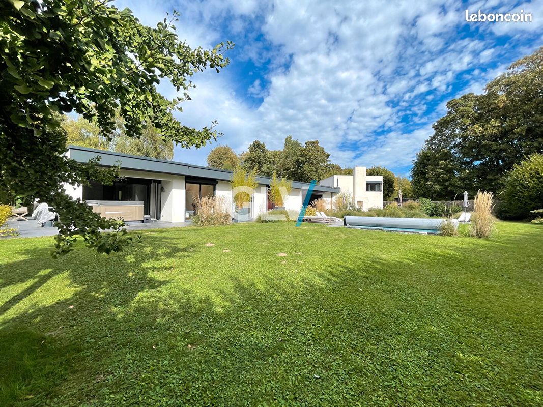 Maison 7 pièces 280 m² · à Cysoing · 280 m² · 1 080 000 €