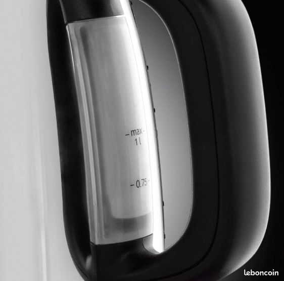Bouilloire Electrique Russell Hobbs Victory 1 L, 2400W, Design Acier Brillant, Ebullition Rapide, Niveau d'eau Visible, Marqueurs 1/2/3 tasses, Filtre Anticalcaire amovible - 24990-70 (image 4)