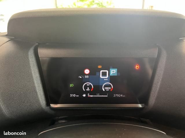 Citroën C4 BlueHDi 130 EAT8 Plus (image 19)