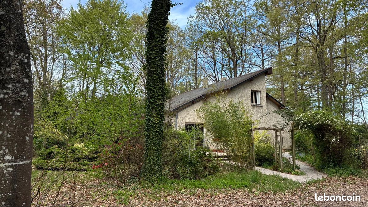 Maison 7 pièces 145 m² · à Les Baux-Sainte-Croix · 145 m² · 1 480 €