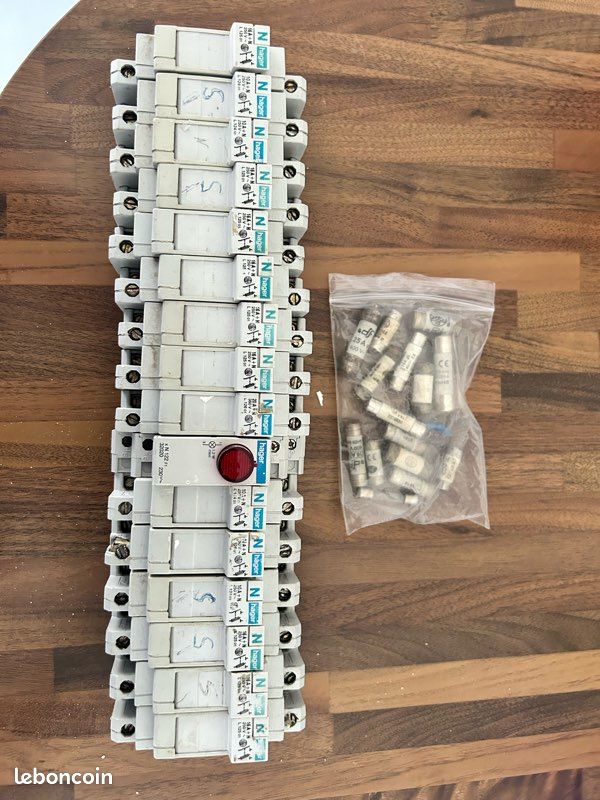 Disjoncteurs porte fusible et fusibles céramiques (image 1)