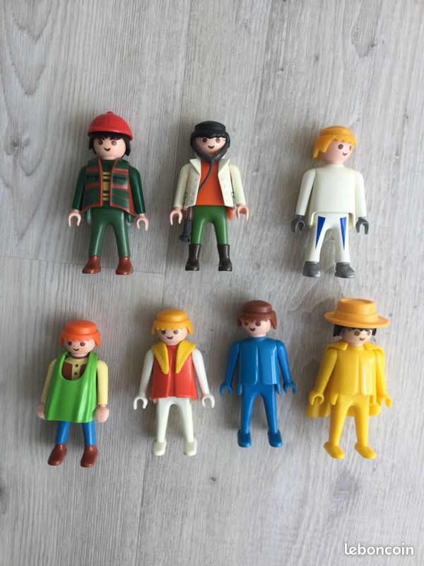 Lot 7 playmobils (image 1)