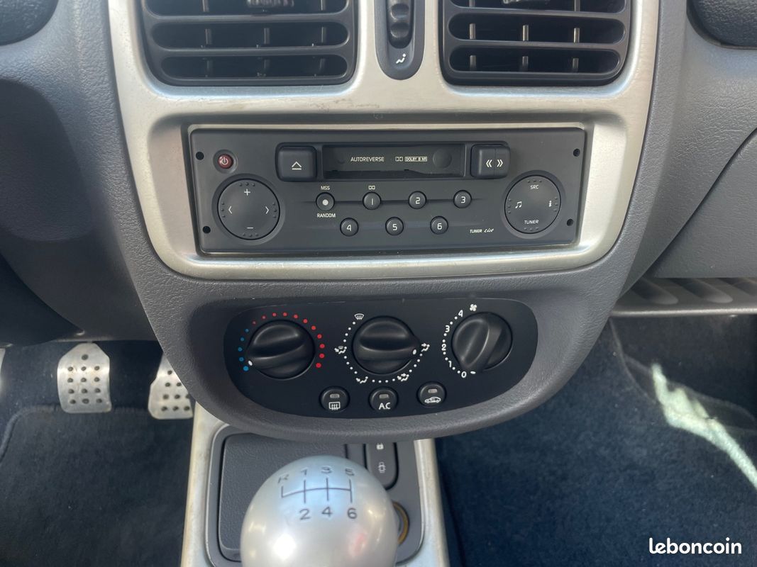 RENAULT CLIO 3.0 V6 Sport (image 23)