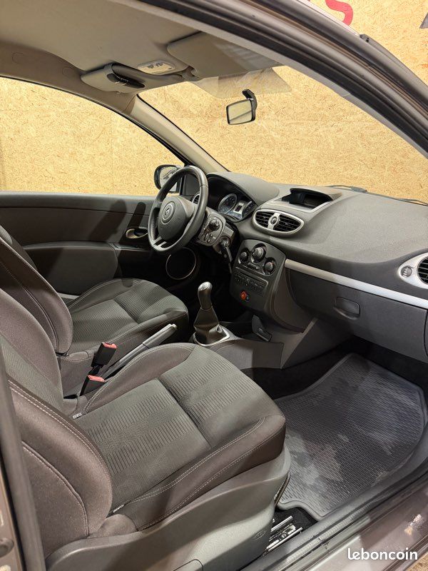 Renault Clio (image 6)