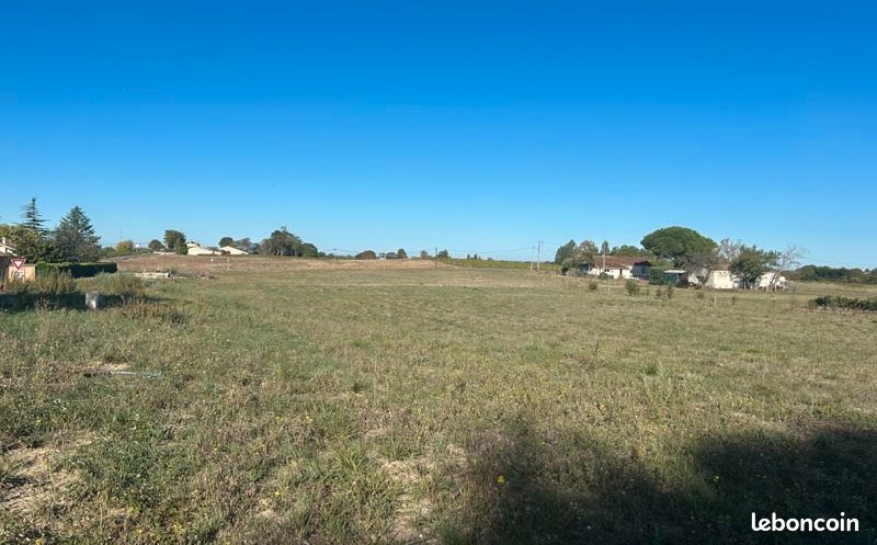 Terrain 1 017 m² Cars · 57 000 €