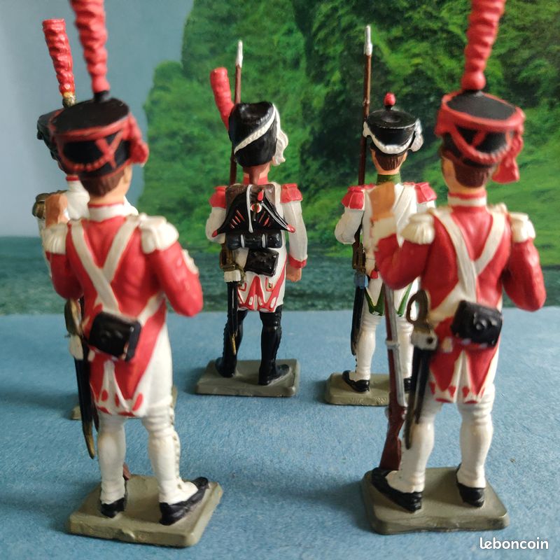 STARLUX PLASTIQUE - EMPIRE - 3 SOLDATS à PIEDS EUR 20,00 - FR