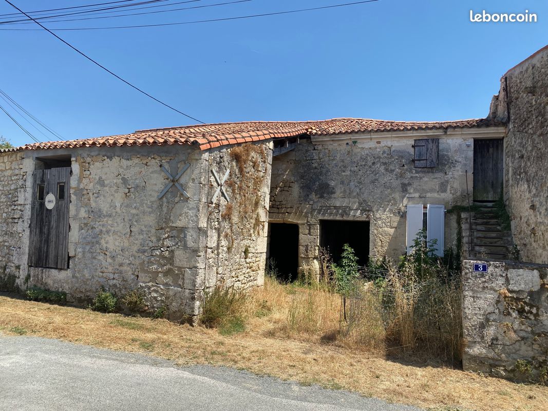 Immeuble 3 pièces 137 m² · à Saint-Savinien · 137 m² · 45 000 €
