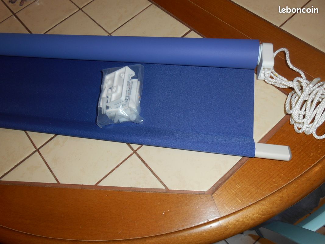 Store neuf Sweda bleu pour Velux (image 1)