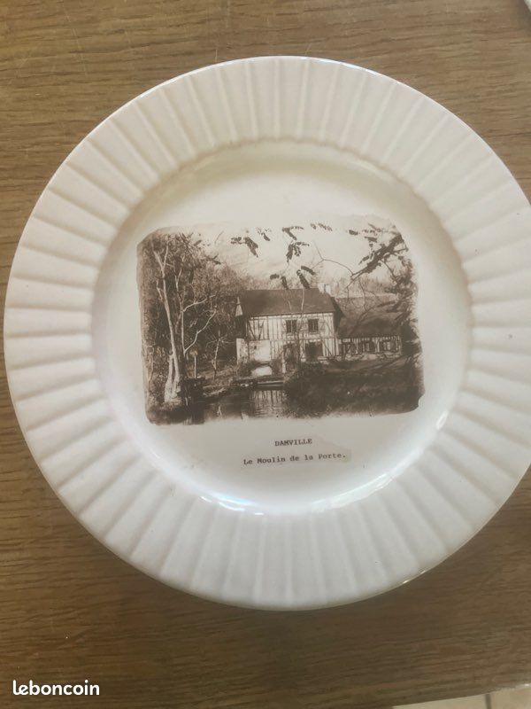 12 assiettes de marque Gien avec des paysages de l’Eure (image 11)