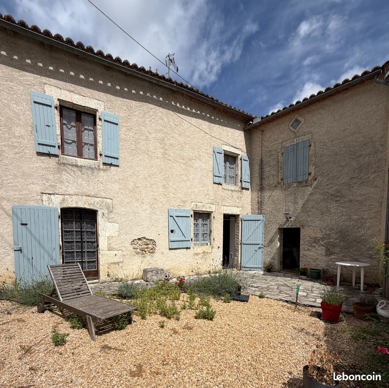 Maison 7 pièces 159 m² · à Vouzan · 159 m² · 168 000 €