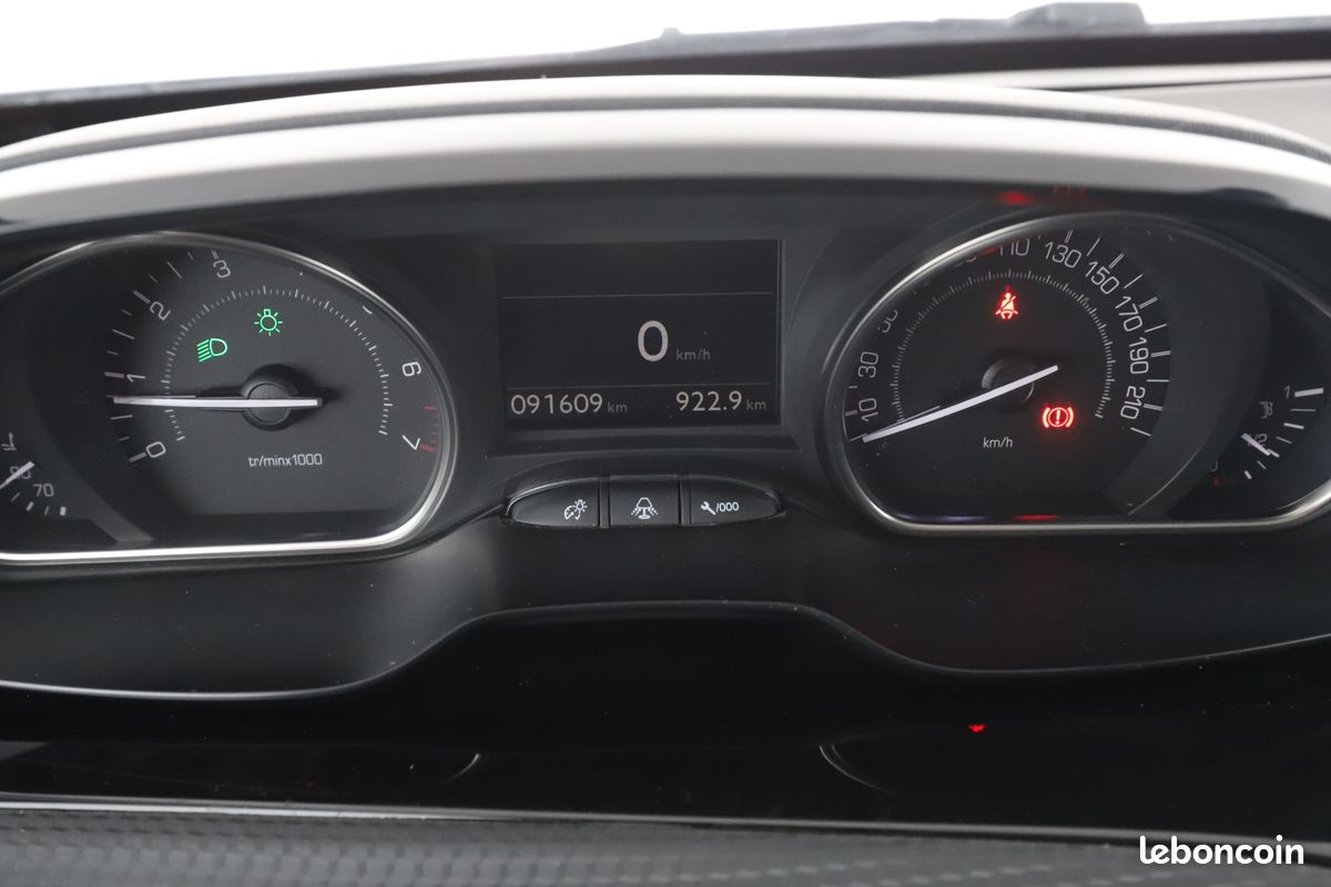 Peugeot 2008 1.2 PureTech Crossway 110 ch (image 16)