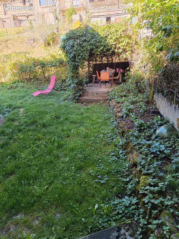 Appartement 3 pièces 50 m² · à Saint-Cirgues-de-Jordanne · 50 m² · 550 €/mois