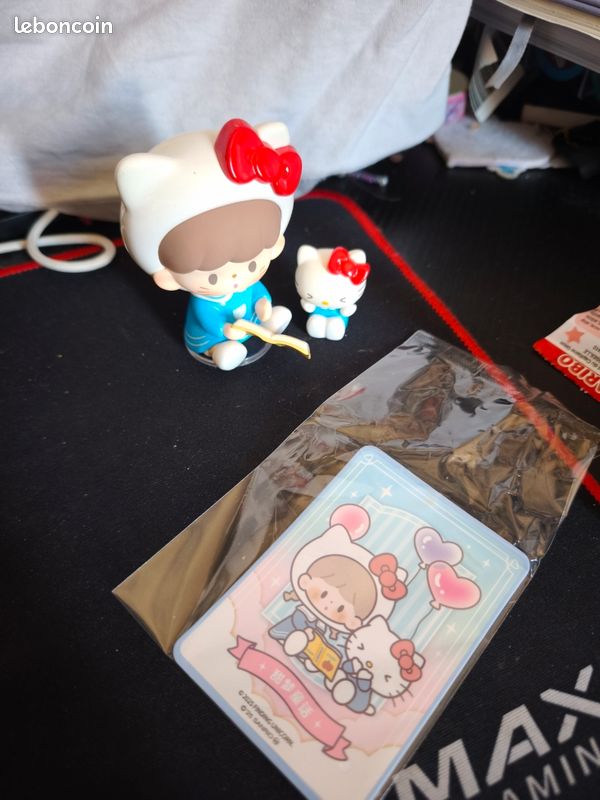 Zzoton x Sanrio Hello kitty figurine (image 2)