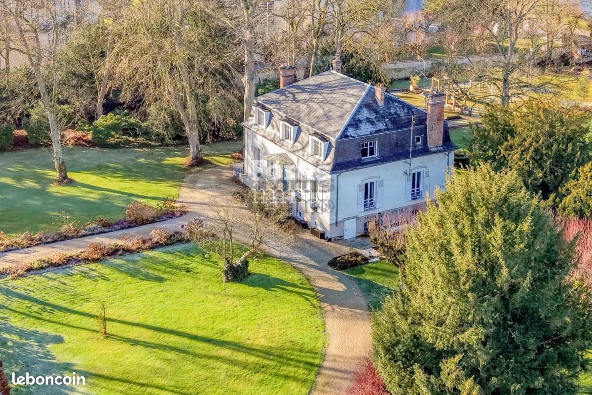 Maison 8 pièces 244 m² · à Germigny-l'Évêque · 244 m² · 795 000 €