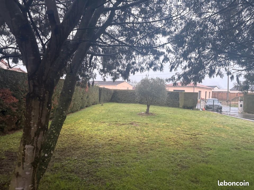 Terrain 550 m² Montbartier · 56 000 €