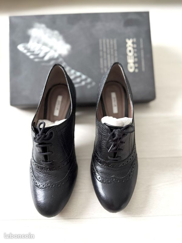 Escarpins Sandales à Talons Geox - Cuir Vernis Noir - Taille 38/39 - Occasion Très Bon état - Respirant