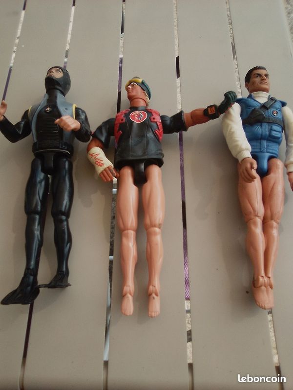 Lot de jouets personnage (image 1)
