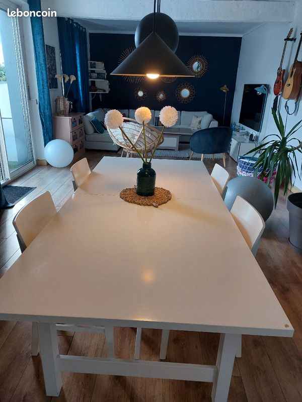 Table salle à manger + 4 chaises ikea (image 1)