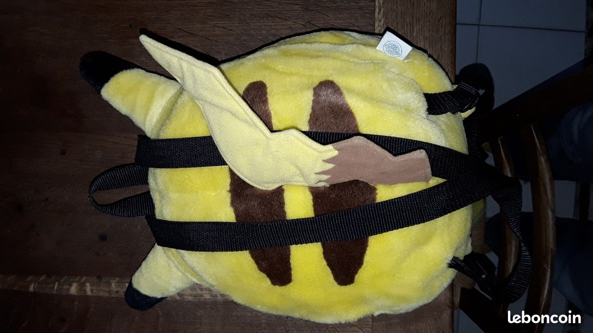 Grande peluche et Sac à dos Pikachu l'original Nintendo Jeux