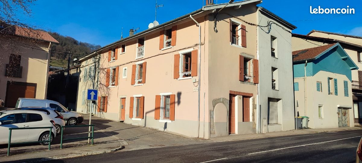 Maison 8 pièces 177 m² · à Tullins · 177 m² · 150 000 €