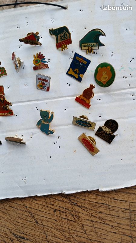 Lot de Pin's (image 6)