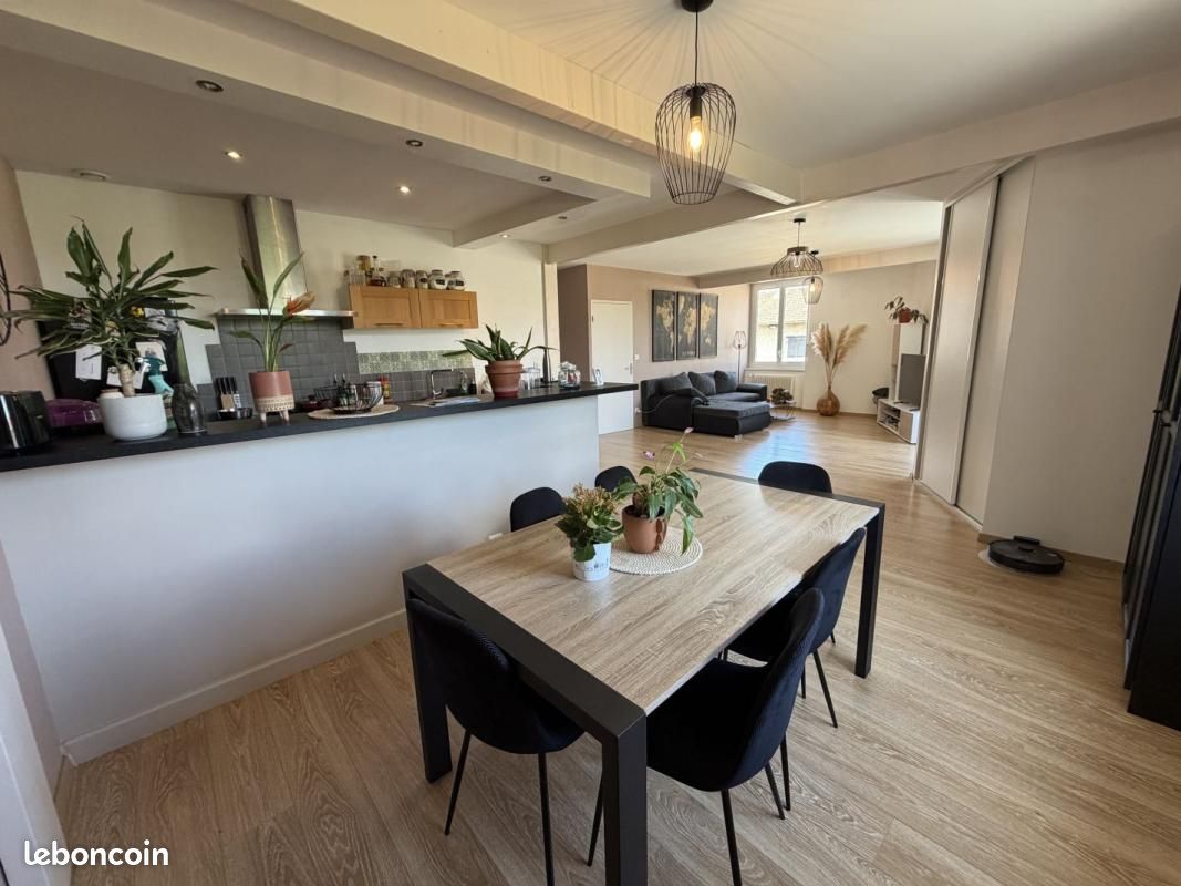 Appartement 3 pièces 81 m² · à Neuville-les-Dames · 81 m² · 800 €/mois