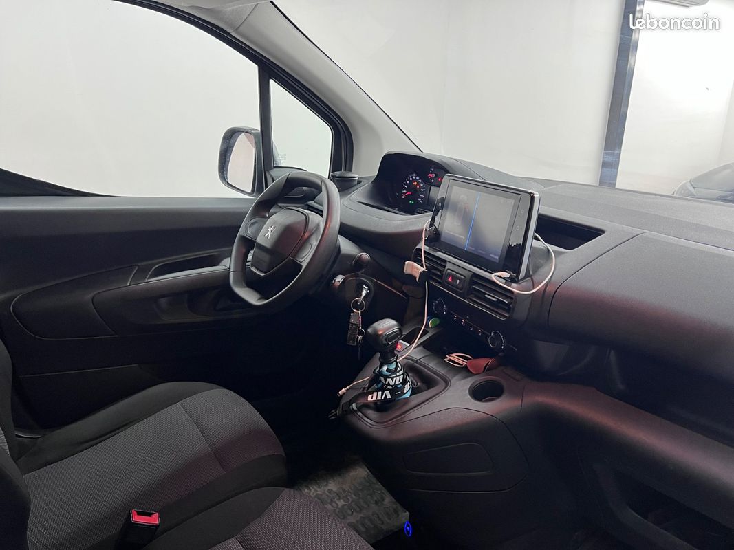 Peugeot Partner Premium L1 1.5 BlueHDI 130cv/3 Places/CarPlay/Radar AR/Régulateur De Vitesse (image 12)