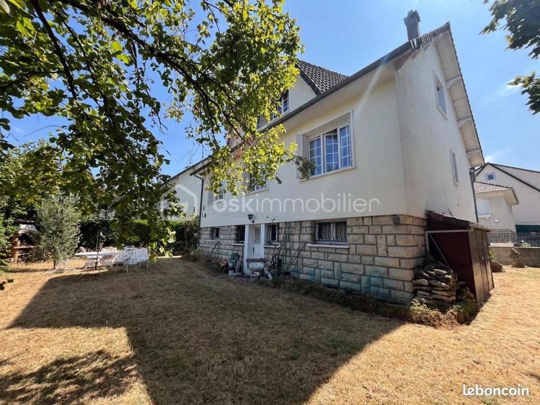 Maison 8 pièces 178 m² · à Viry-Châtillon · 178 m² · 438 000 €