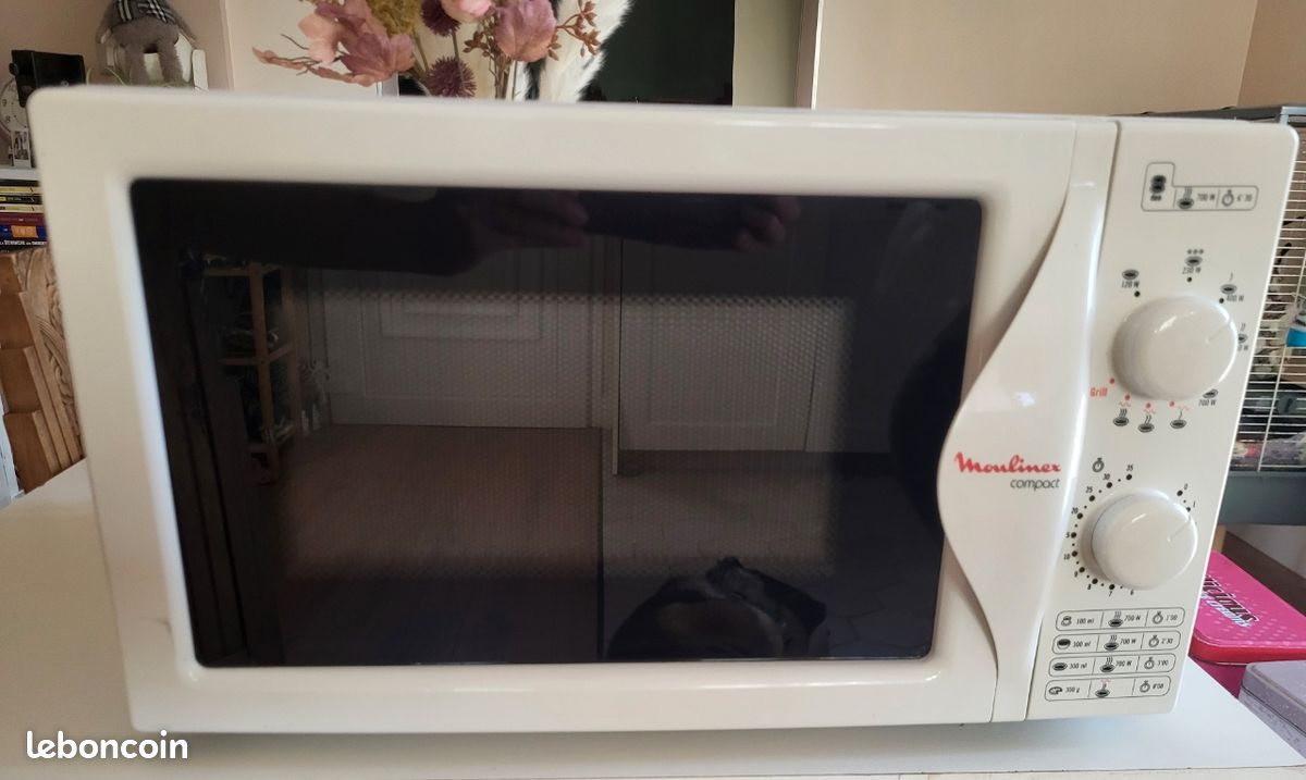 Micro-ondes avec fonction grill Moulinex (image 1)