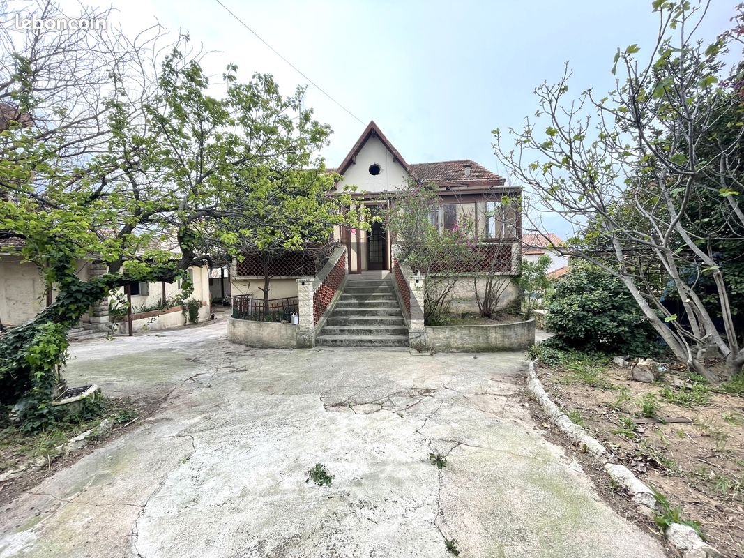 Maison 11 pièces 300 m² · à Marseille · 300 m² · 550 000 €