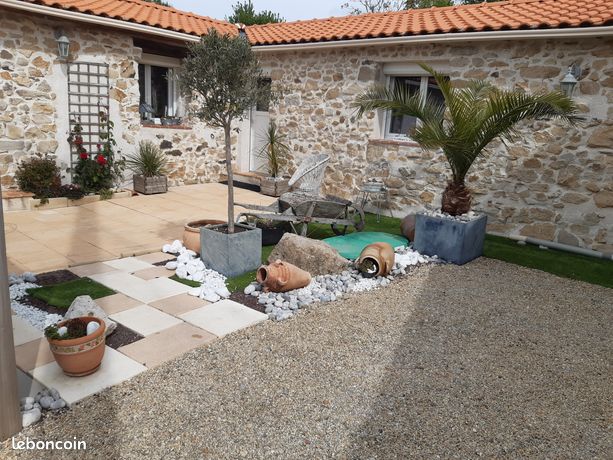 MAISON EN PIERRE ET SON BATIMENT Lire annonce
