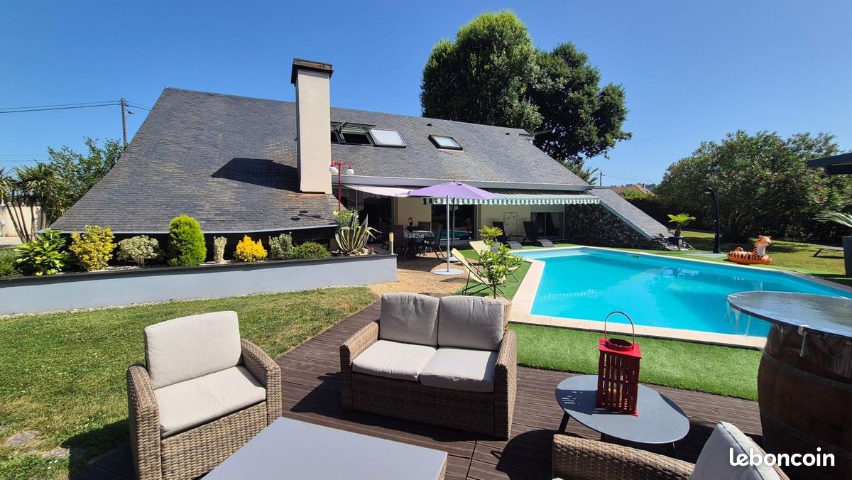 Maison 5 pièces 200 m² · à Aussevielle · 200 m² · 582 000 €