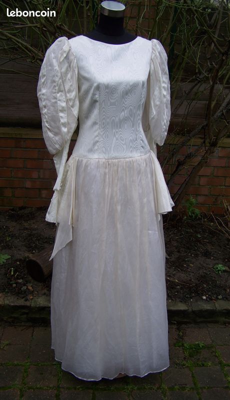 Robe de Mariée Vintage Couture Moire de soie Huis PAULA T 38-40 022 (image 1)