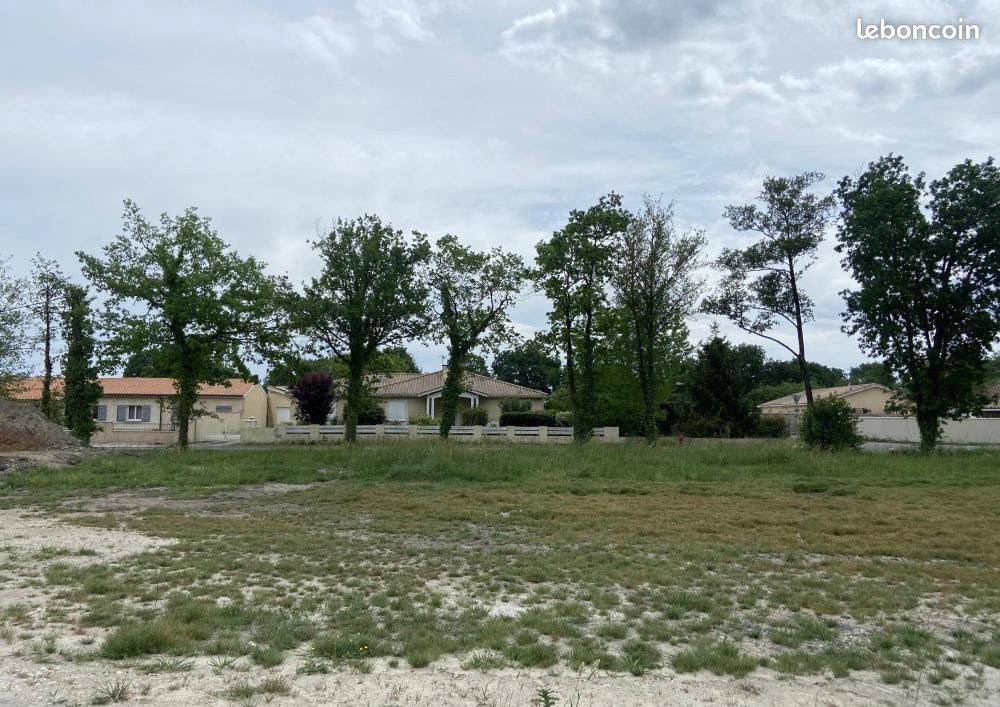 Terrain 637 m² · à Margaux-Cantenac · 136 000 €