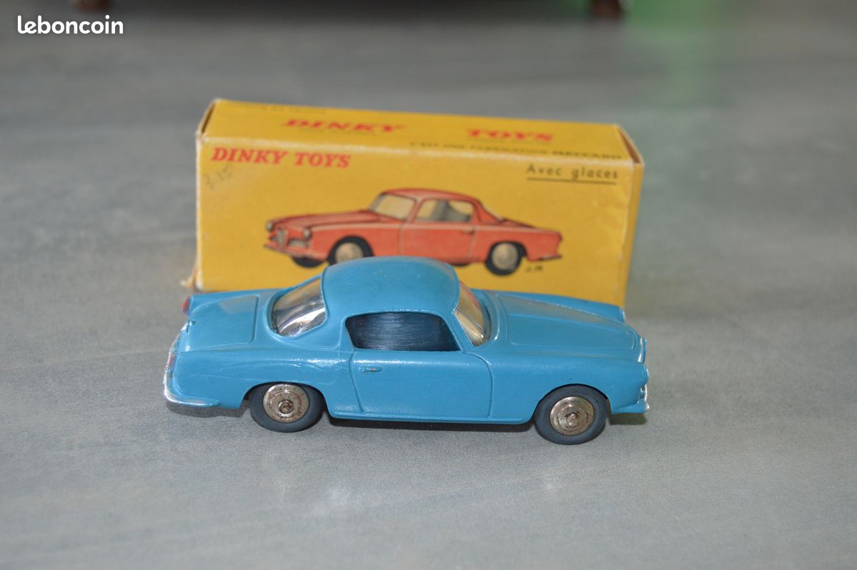 Dinky 527 / 24j Alfa Romeo 1900 super sprint car avec glaces with box