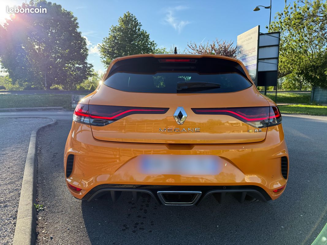 RENAULT MEGANE IV BERLINE TCe 300 EDC R.S. Trophy (image 4)