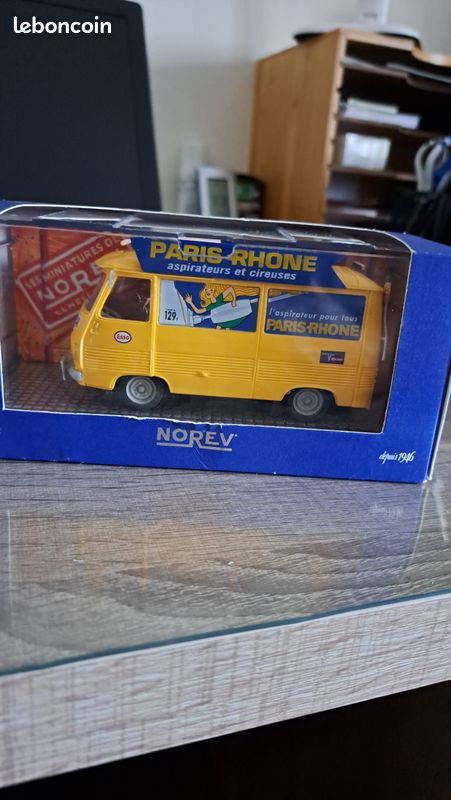 Norev Peugeot J7 Skis Courchevel – 1/43 – Fourgon Crème 1978 – Collection